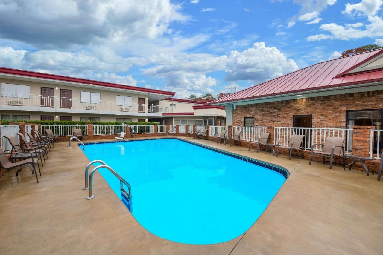 Best Western Winners Circle Hot Springs Luaran gambar