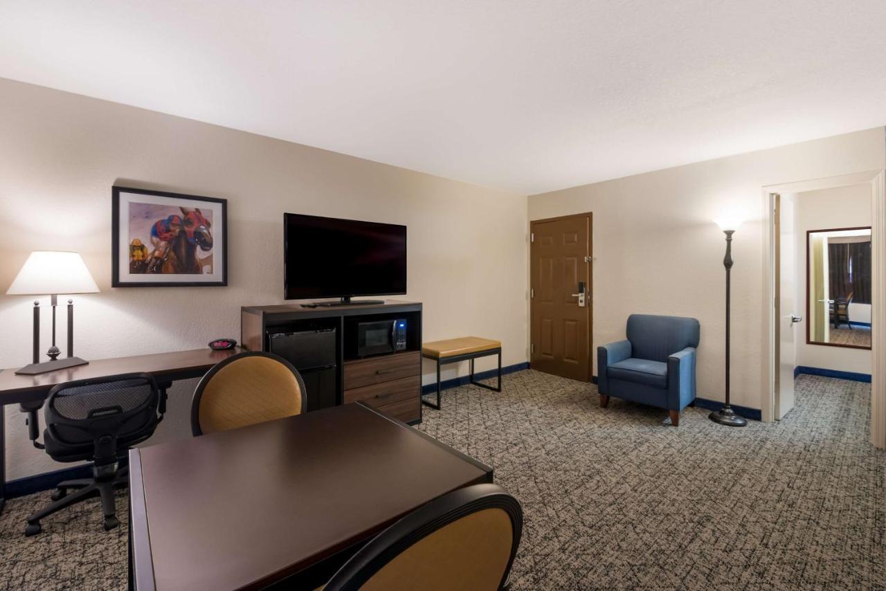Best Western Winners Circle Hot Springs Luaran gambar