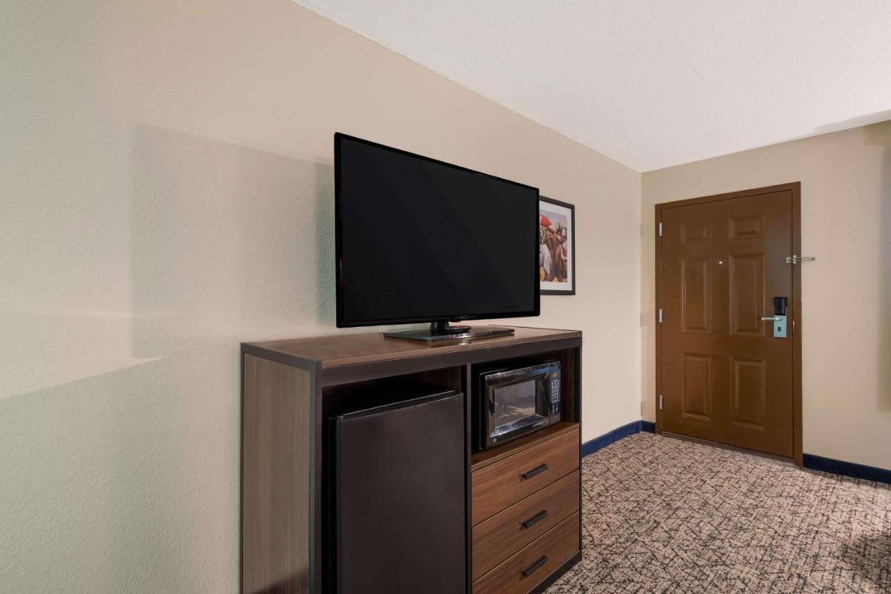 Best Western Winners Circle Hot Springs Luaran gambar