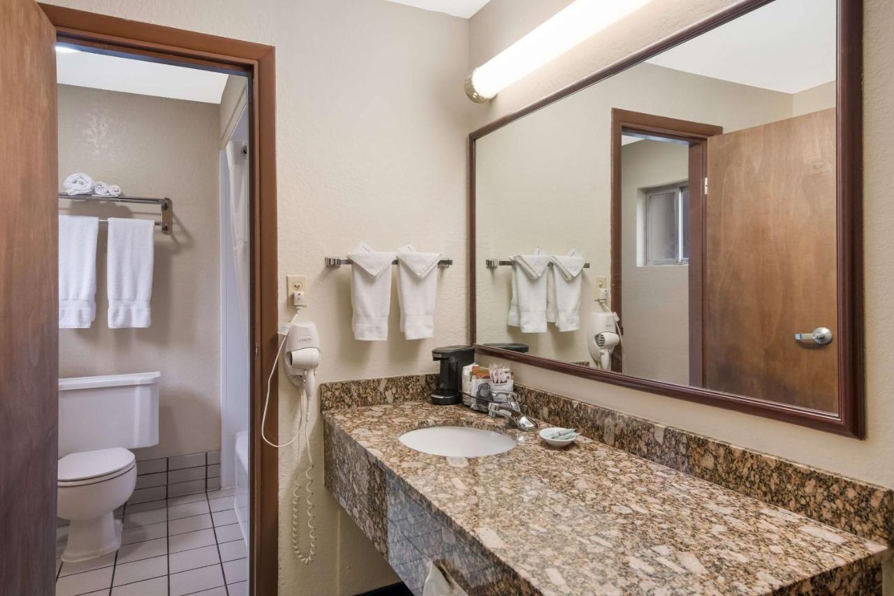Best Western Winners Circle Hot Springs Luaran gambar