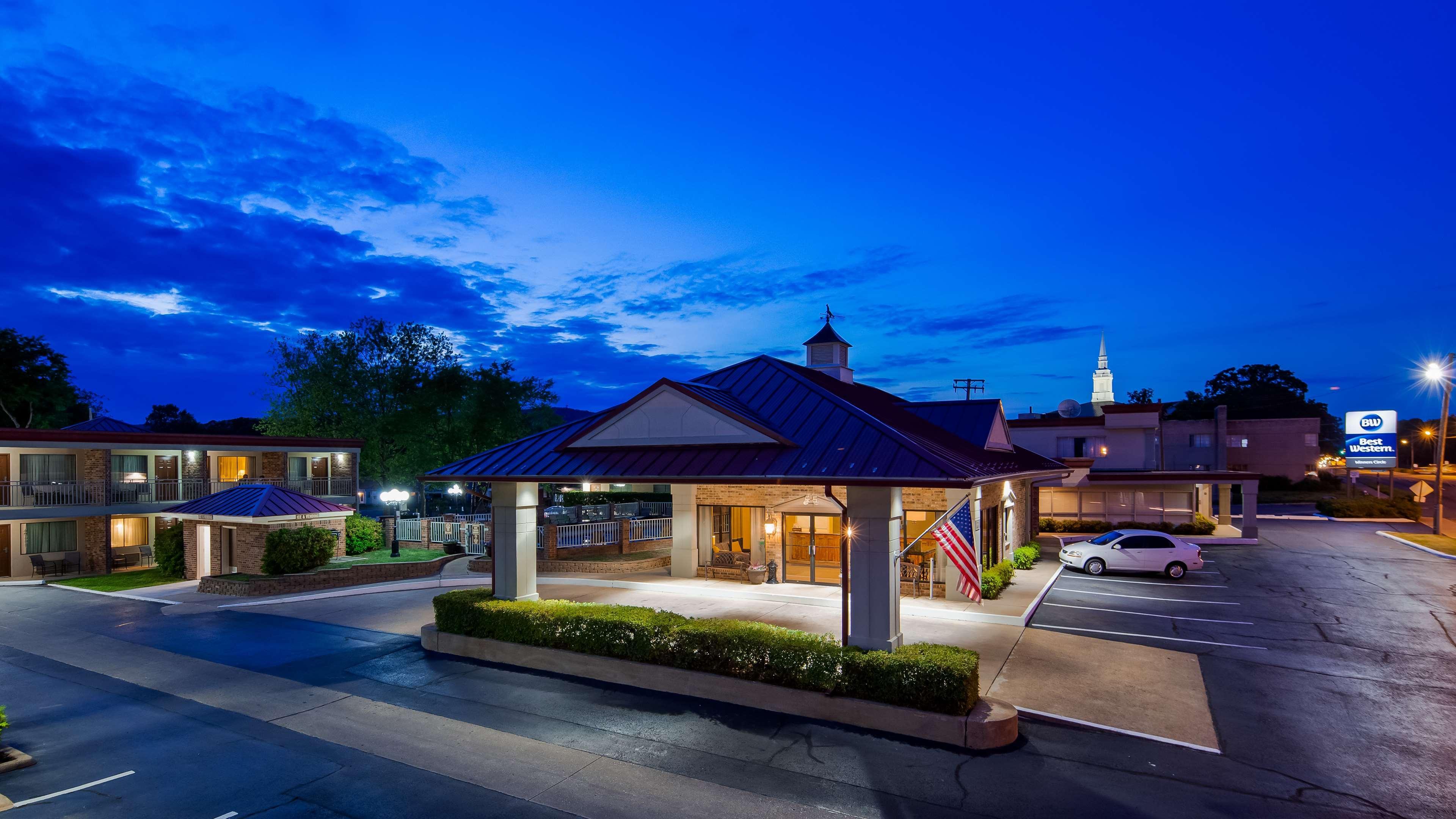 Best Western Winners Circle Hot Springs Luaran gambar