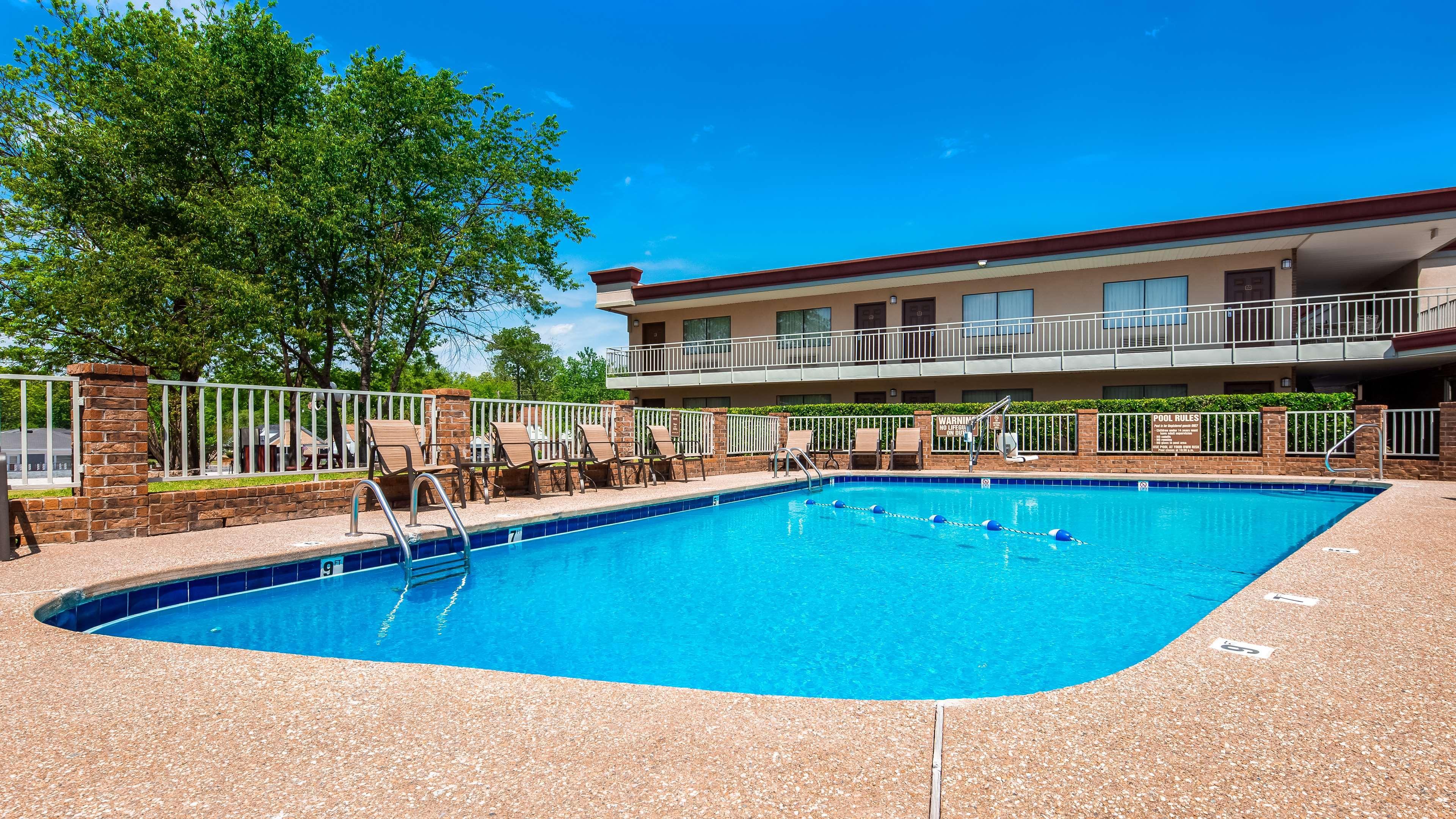 Best Western Winners Circle Hot Springs Luaran gambar