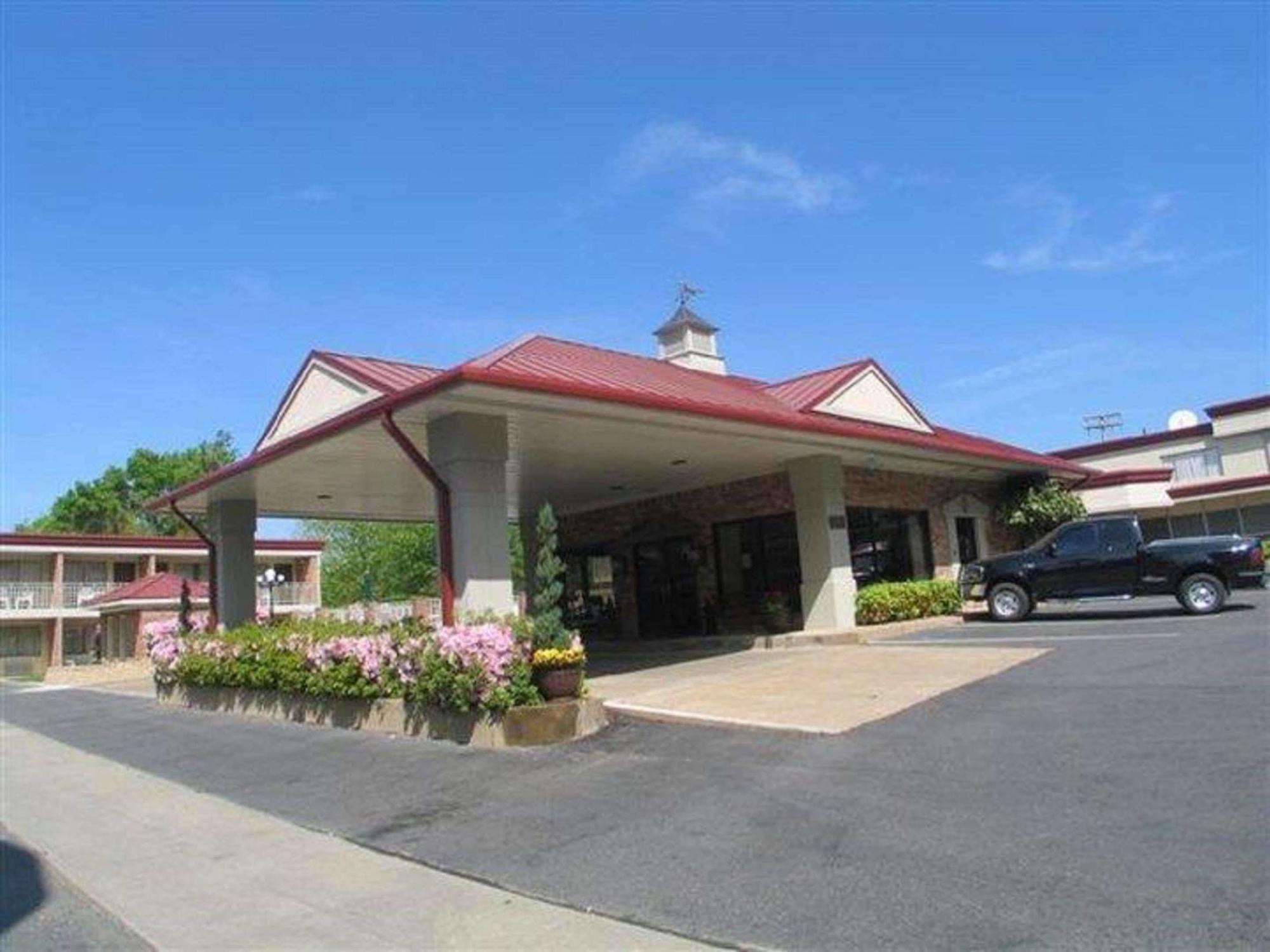 Best Western Winners Circle Hot Springs Luaran gambar
