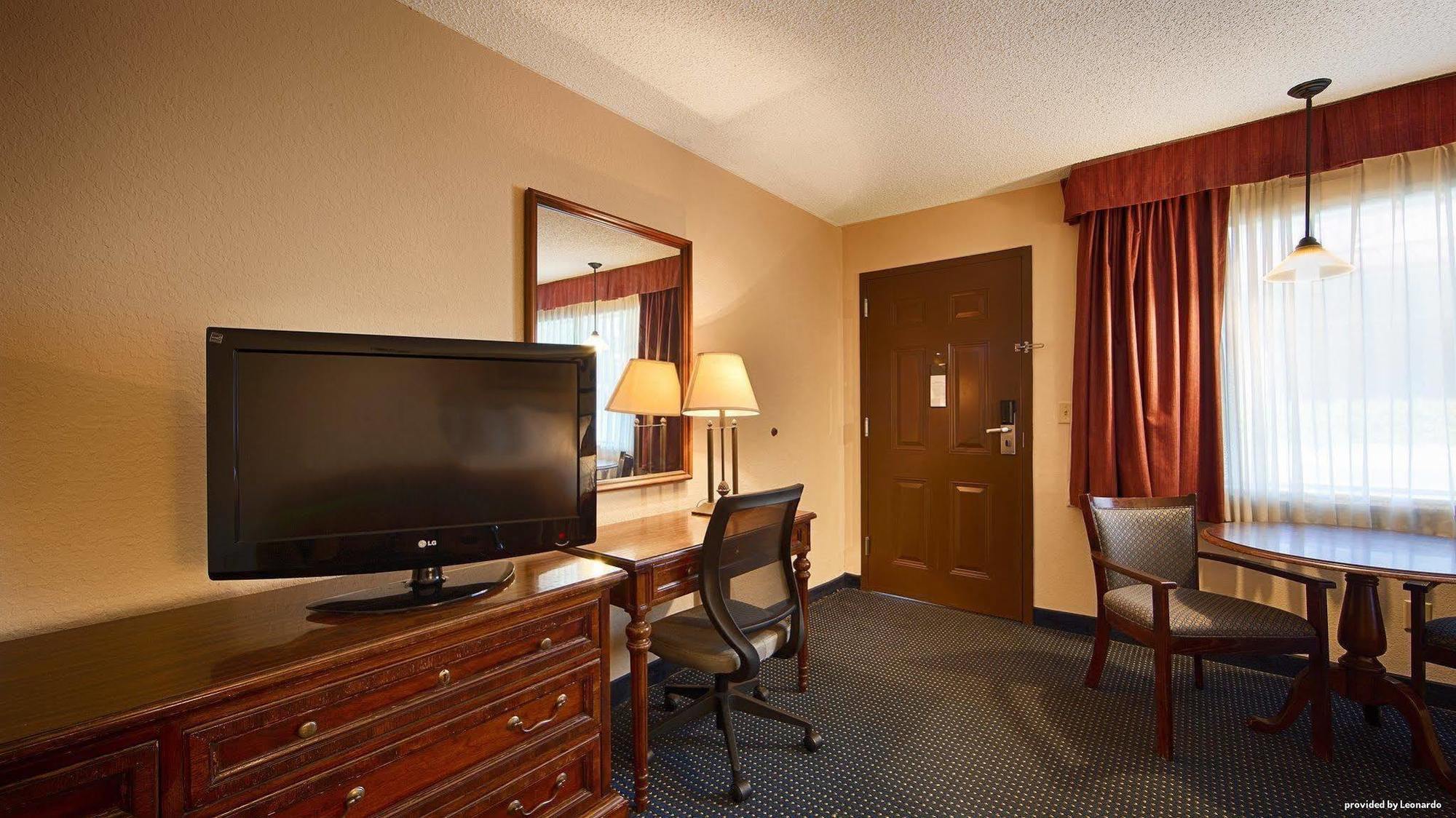 Best Western Winners Circle Hot Springs Luaran gambar